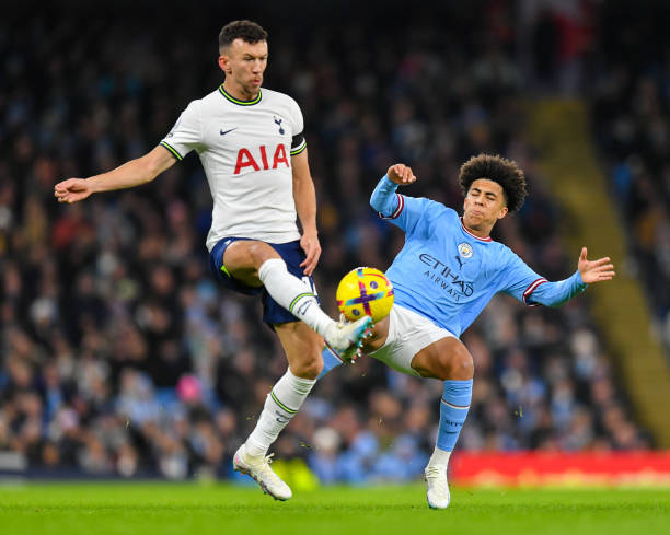 更是对足球 更是对足球